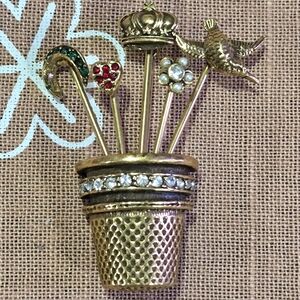 Jeanne Thimble Brooch vintage